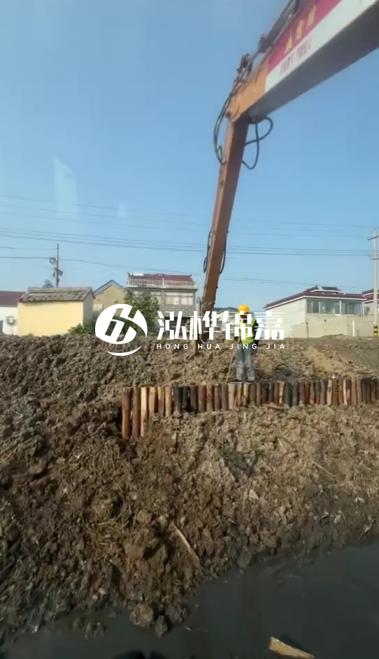南陽挖機(jī)打木樁專業(yè)施工-打防汛木樁時(shí)選用多粗的木樁為宜？